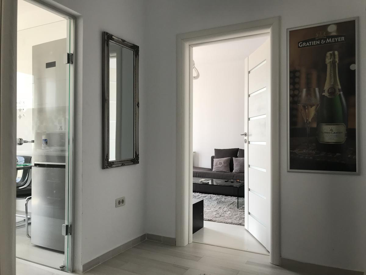Raph Apartment นาโวดาริ ภายนอก รูปภาพ